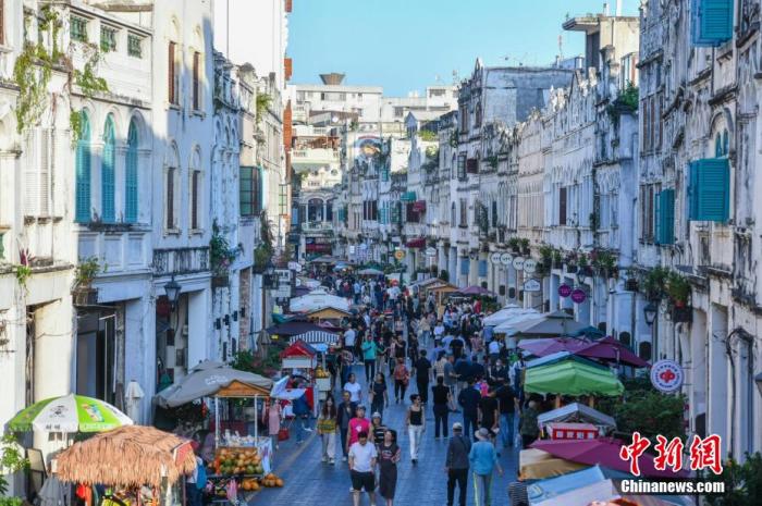 資料圖：圖為?？隍T樓老街游客如織。 <a target='_blank' href='/' >中新網(wǎng)</a>記者 駱云飛 攝