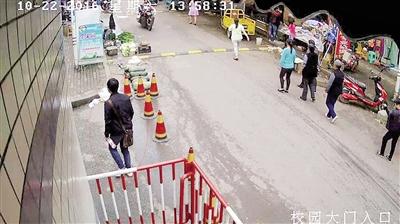 雙橋入室盜竊案，監(jiān)控視頻截圖紅圈處為犯罪嫌疑人。 本報記者 雷鍵 通訊員 葉文廣 攝