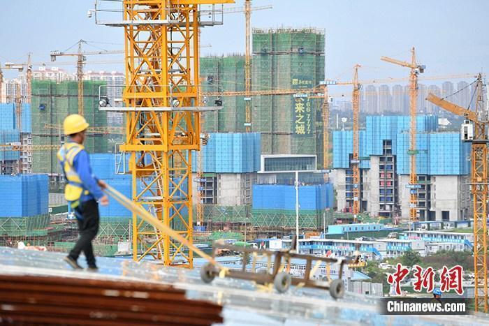 資料圖：一在建樓盤工地工人正在忙碌。 <a target='_blank' href='/'>中新社</a>記者 張浪 攝