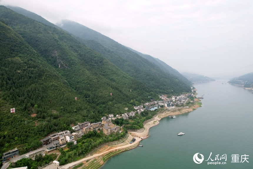 位于長江南岸的三峽里·竹枝村。人民網(wǎng)記者 劉政寧攝