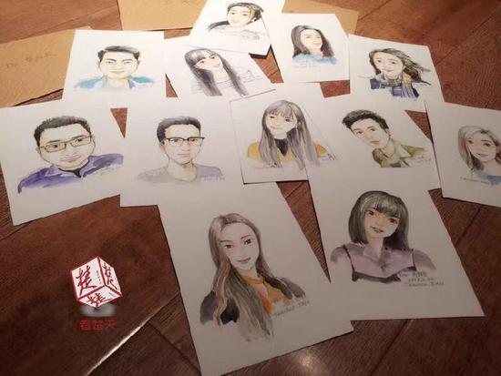 像不像？大學(xué)老師為全班畢業(yè)生畫肖像