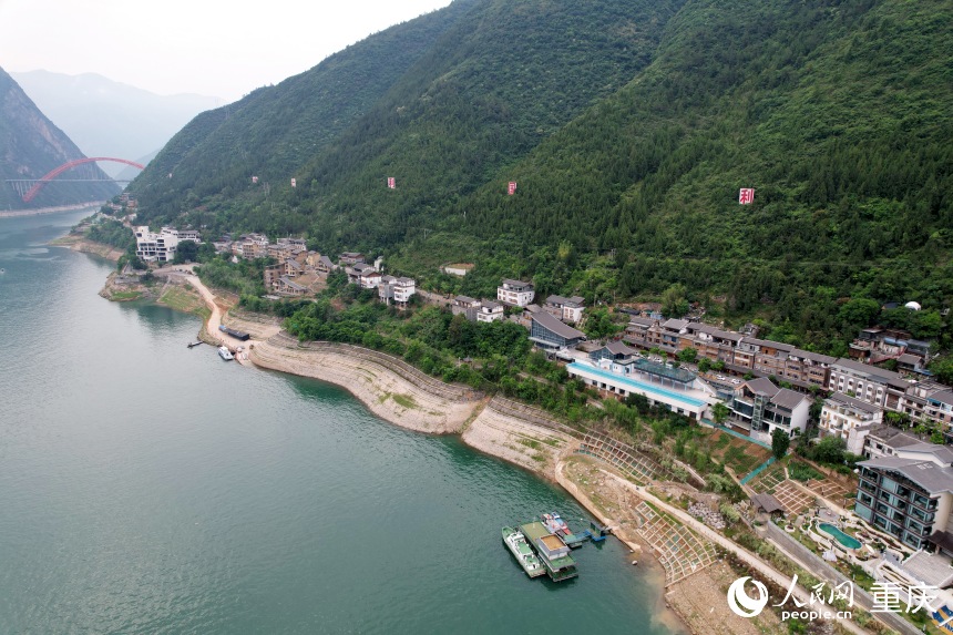 三峽里·竹枝村全長2.5公里，如一條絲帶分布于長江沿線。人民網(wǎng)記者 劉政寧攝