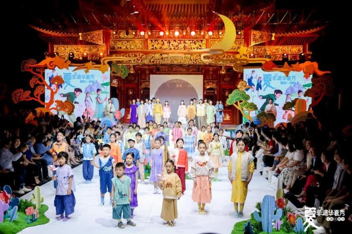 非遺華夏秀現(xiàn)場(chǎng) 中國(guó)工藝美術(shù)館、中國(guó)非物質(zhì)文化遺產(chǎn)館供圖